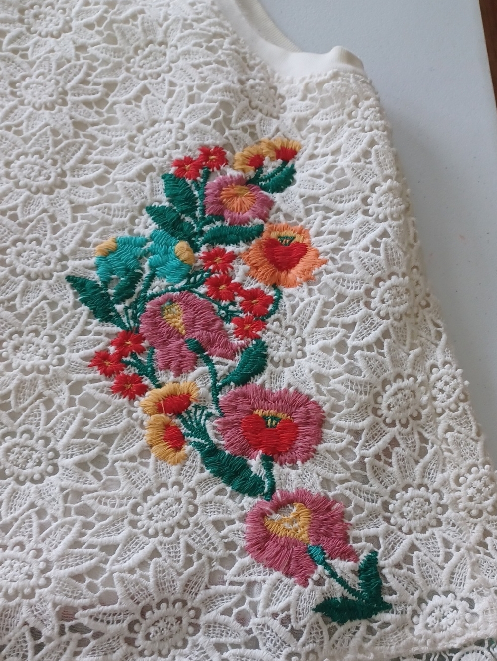 Anthropologie Maeve Cream Lace Top with Multicolor Floral Embroidery, Size S - Picture 4 of 12